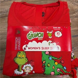 Women’s Grinch Christmas pajama set NWT XS fleet pants & shirt